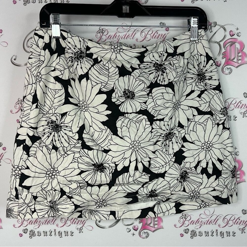 GAP skirt embroidered beads detail flowers Black and White Floral Mini Skirt